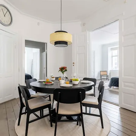 Chic Apartment In Vibrant Area By Copenhagen Canals *