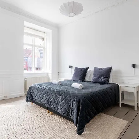 Chic In Vibrant Area By Canals Apartament
