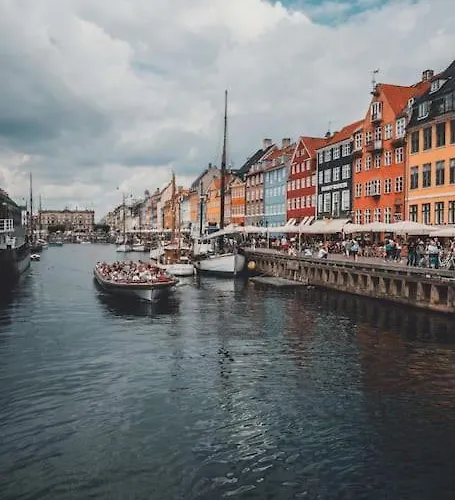 Chic In Vibrant Area By Canals *