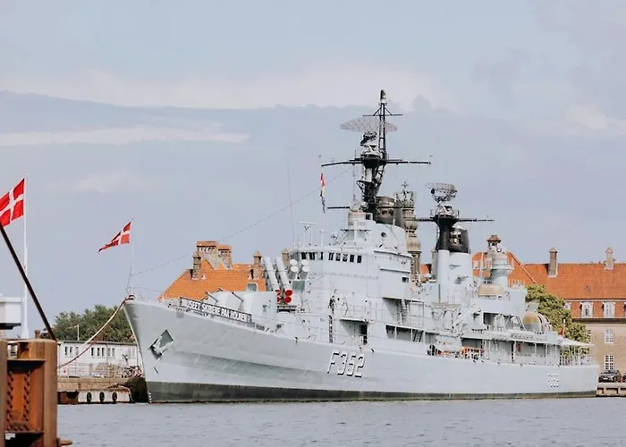 Apartment Chic In Vibrant Area By Canals