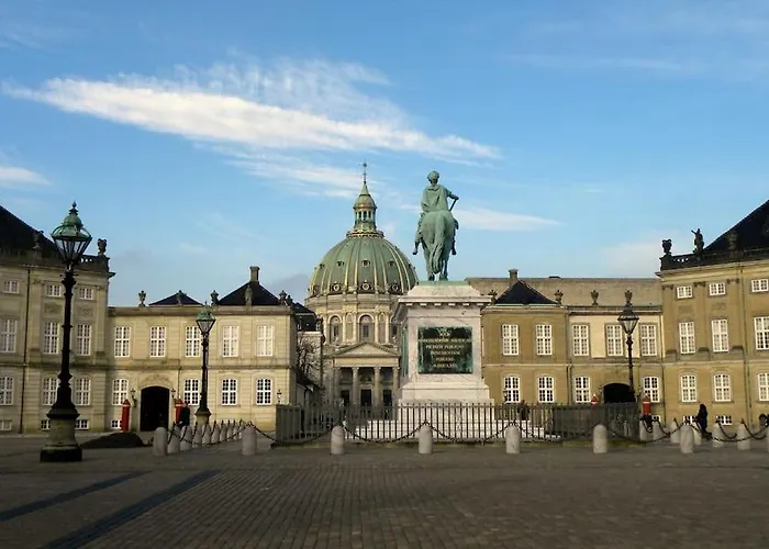 Apartment Chic In Vibrant Area By Canals *