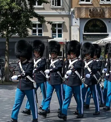 Chic In Vibrant Area By Canals