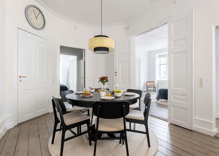 Chic In Vibrant Area By Canals *