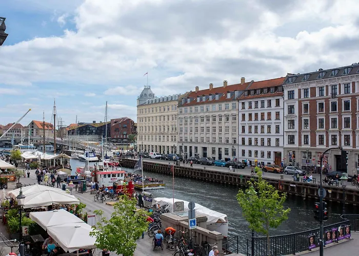 Chic In Vibrant Area By Canals Apartment