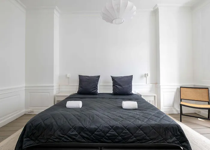 Apartment Chic In Vibrant Area By Canals *