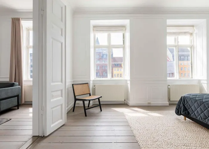 Chic In Vibrant Area By Canals Apartment