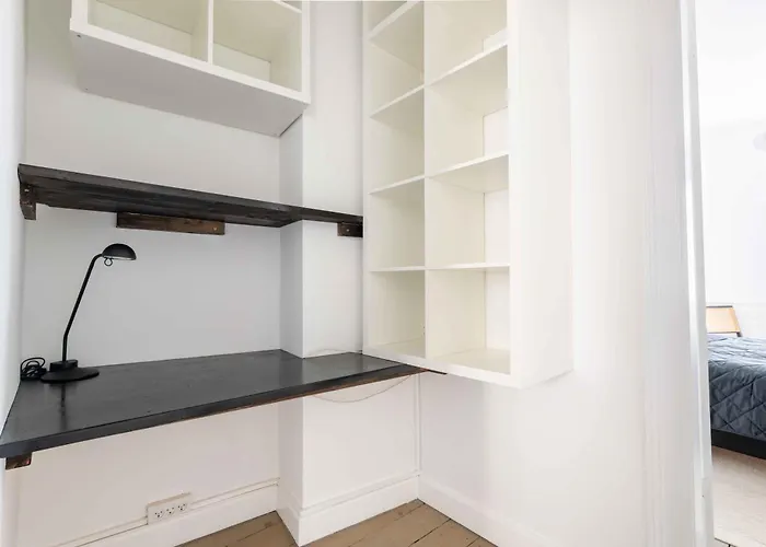 Chic In Vibrant Area By Canals Apartment