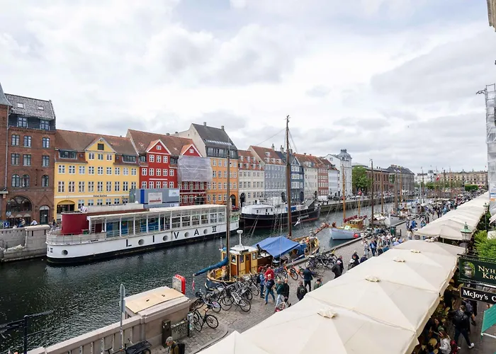 Chic In Vibrant Area By Canals *