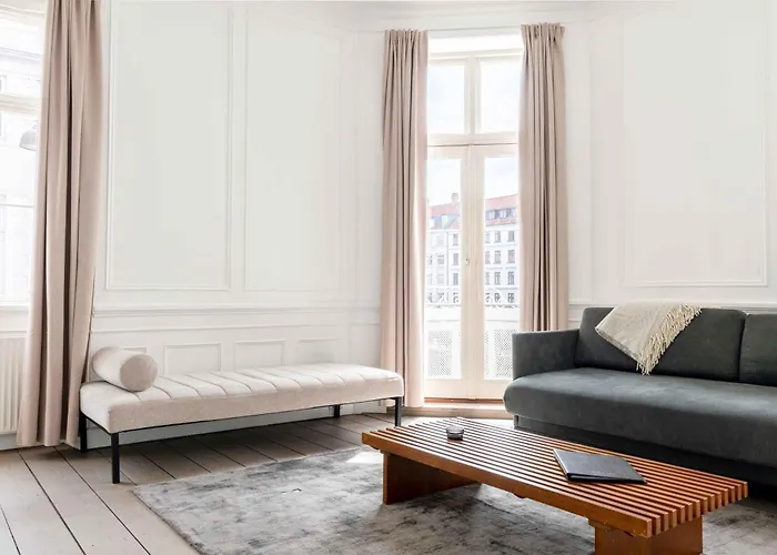 Apartment Chic In Vibrant Area By Canals