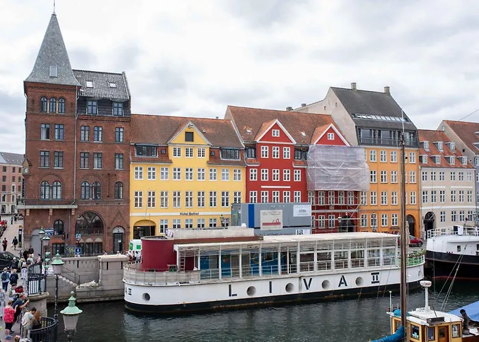 Apartment Chic In Vibrant Area By Canals *