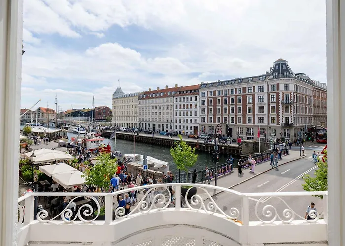 Chic In Vibrant Area By Canals *