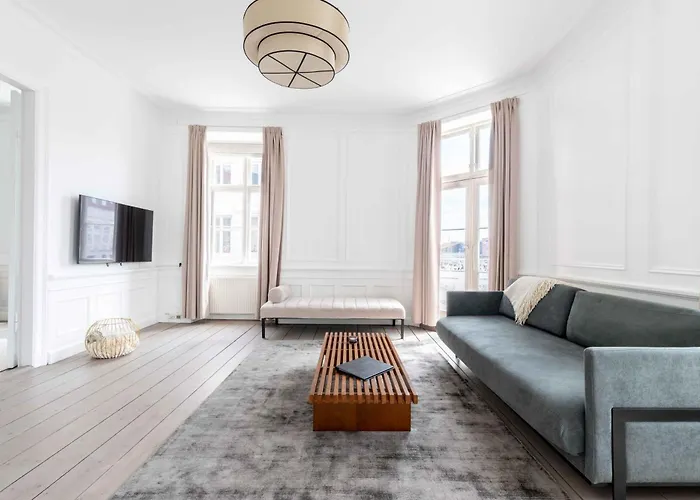 Chic In Vibrant Area By Canals Apartment