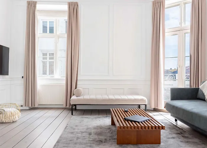 Apartment Chic In Vibrant Area By Canals *