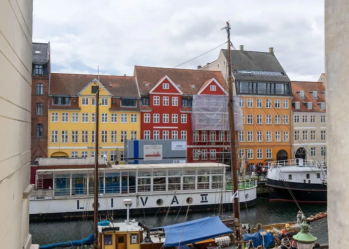 Chic In Vibrant Area By Canals