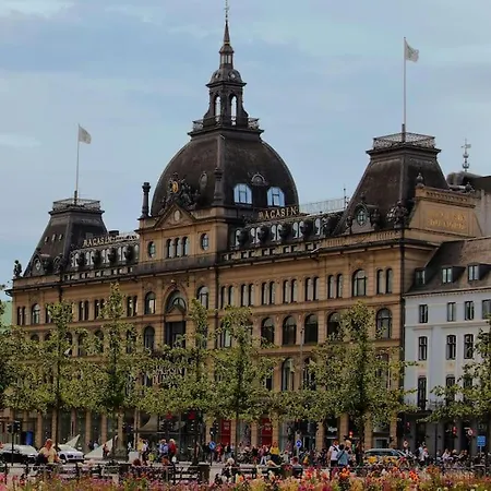 Chic In Vibrant Area By Canals